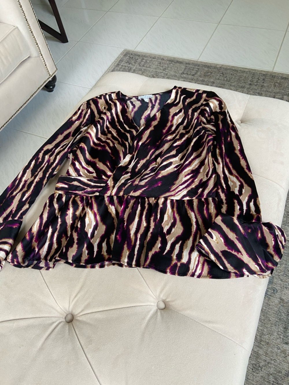 Sophia by Sophia Vergara  Black & Purple Animal Print Long Sleeve V neck Top XL